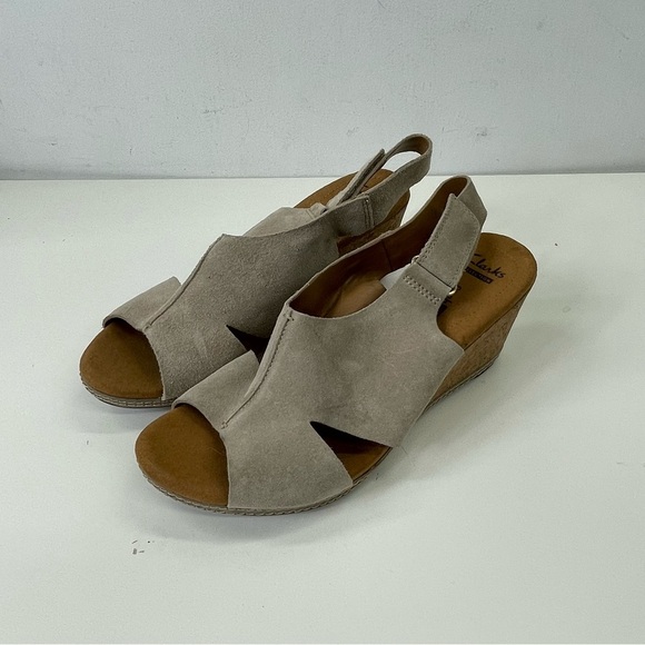 Clarks Helio Float Wedge Sandal in Tan Suede Size 10 Wide - Picture 1 of 13